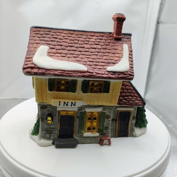 Village Inn Ceramic Christmas Village House Light-Up Style Vintage Holiday Décor - Picture 1 of 9